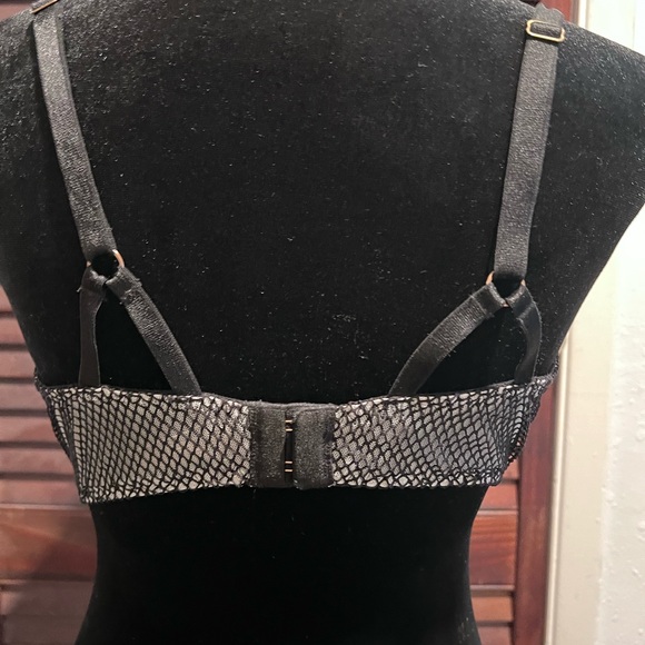 Victoria’s Secret Add 2 cups bra - Picture 2 of 2